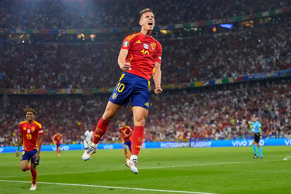| Photo: AP/Manu Fernandez : Dani Olmo celebrates after scoring Spain's second goal